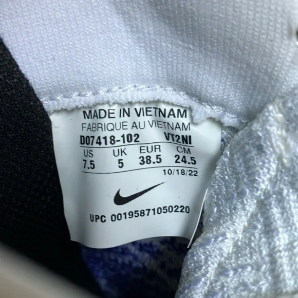 Nike - Picture 12 of 17